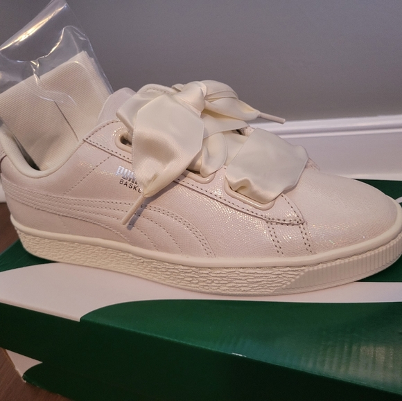 puma basket heart night sky